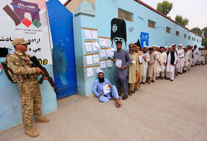 © Reuters. TRÈS FAIBLE PARTICIPATION À LA PRÉSIDENTIELLE AFGHANE