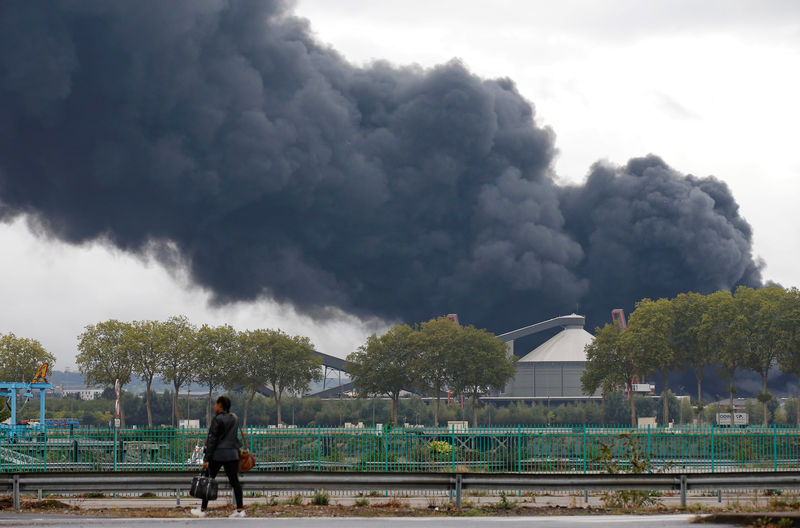 © Reuters. LA QUALITÉ DE L'AIR EST "NORMALE" À ROUEN, ASSURE LE PRÉFET