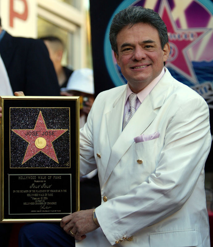 © Reuters. FILE PHOTO: Mexican balladeer Jose Jose holds his plaque after receiving a star on the Hollywood Walk of Fame in Hollywood, California