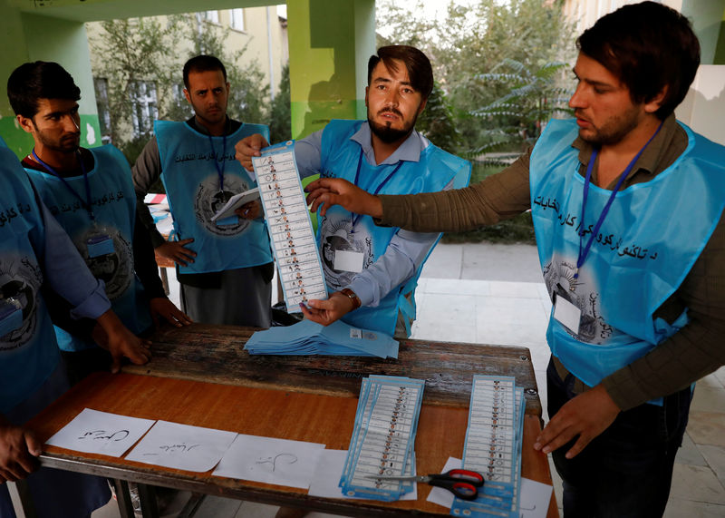 © Reuters. مسؤول: أكثر من مليوني أفغاني صوتوا في انتخابات الرئاسة