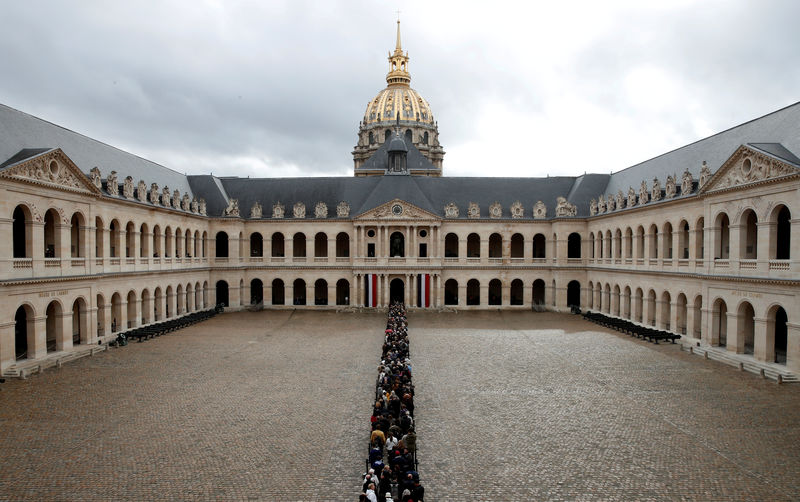 Des milliers de Français rendent un dernier hommage à Jacques Chirac