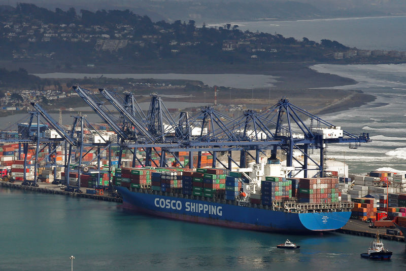 © Reuters. FILE PHOTO: A China Ocean Shipping Company (COSCO) container ship is seen at San Antonio port in Chile