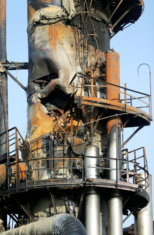 © Reuters. FILE PHOTO: Damage inflicted by an attack on Saudi Aramco's oil facility in Abqaiq