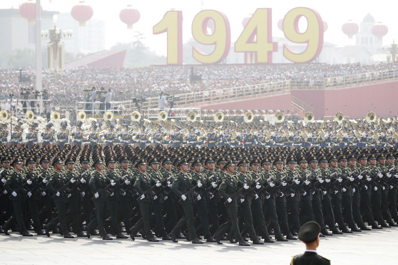 © Reuters. الصين تحتفل بمرور 70 عاما على الحكم الشيوعي باستعراض للقوة
