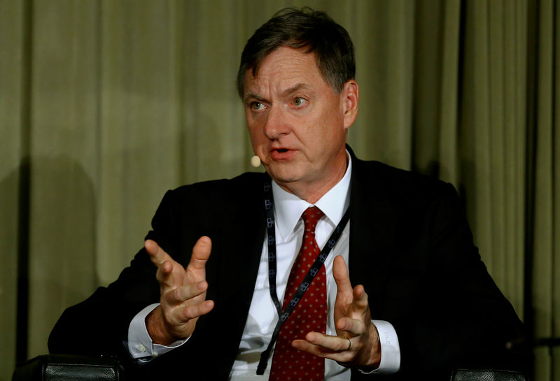 Fed should stand pat on rates, let inflation rise - Evans