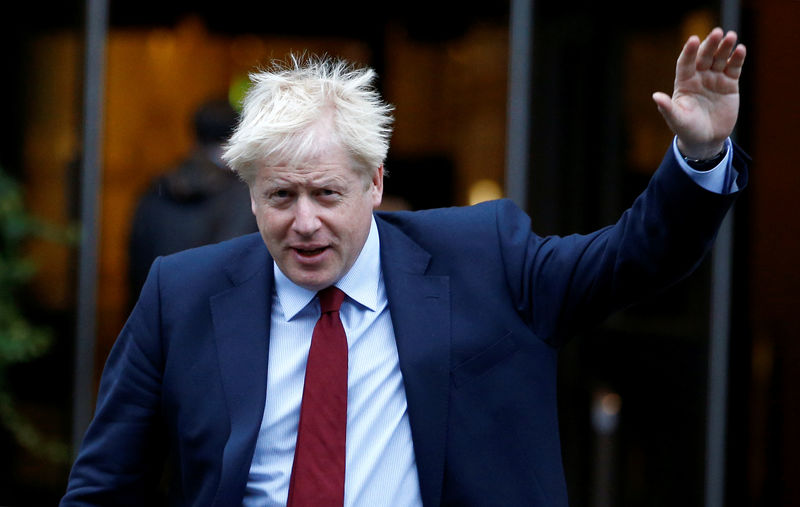 © Reuters. El primer ministro de Reino Unido, Boris Johnson, es visto fuera de la sede de la conferencia anual del Partido Conservador en Manchester, Reino Unido, el 1 de octubre de 2019