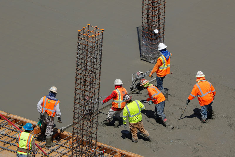 U.S. construction spending rises less than expected in August