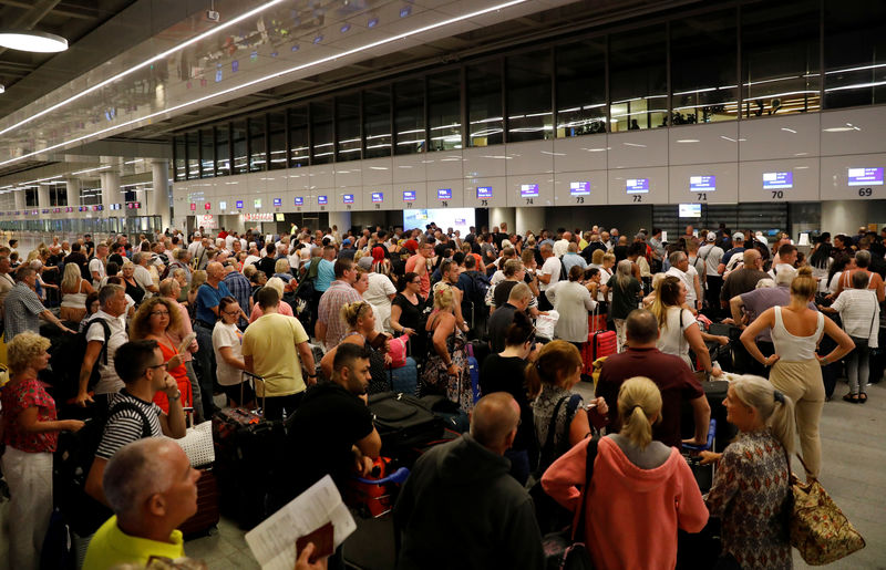 UK to fly back another 7,100 people on Wed after Thomas Cook collapse