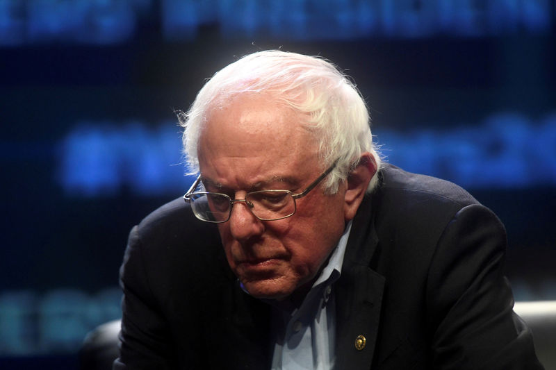 © Reuters. FOTO DE ARCHIVO: El precandidato presidencial demócrata, el senador estadounidense Bernie Sanders, en una Cumbre Presidencial de Trabajadores de AFL-CIO en Filadelfia, Estados Unidos.
