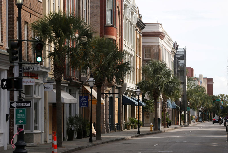 © Reuters. The business district along King Street is empty of pedestrian and vehicular traffic ahead of the arrival of Hurricane Dorian in Charleston