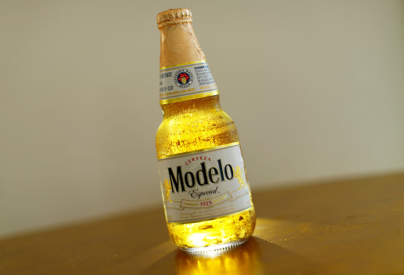 © Reuters. FILE PHOTO: One of Constellation Brands Inc products,  Modelo Especial beer is shown in this illustration photograph taken in Encinitas, California