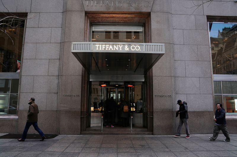 © Reuters. FILE PHOTO: A Tiffany & Co store is seen on 5th Ave in New York