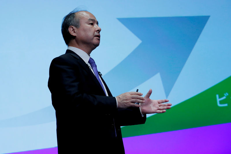 © Reuters. FILE PHOTO: Japan's SoftBank Group Corp Chief Executive Masayoshi Son attends a news conference in Tokyo