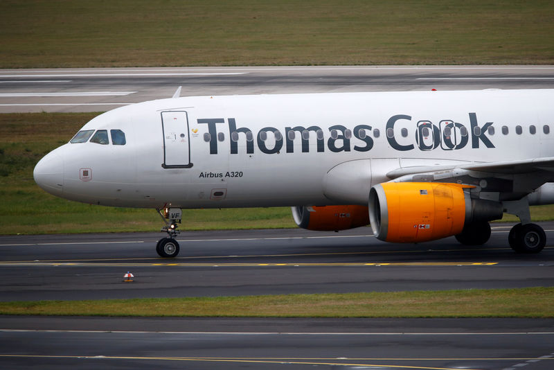 © Reuters. FILE PHOTO: An Airbus A320 of Thomas Cook Airlines lands at Duesseldorf Airport