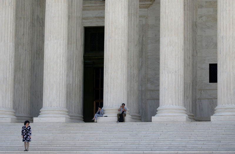 © Reuters. FILE PHOTO: People are pictured on the stairs outside of the U.S. Supreme Court in Washington