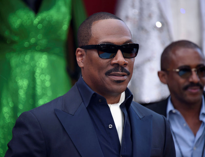 © Reuters. FILE PHOTO: Eddie Murphy attends the premiere of "Dolemite is My Name" in Los Angeles