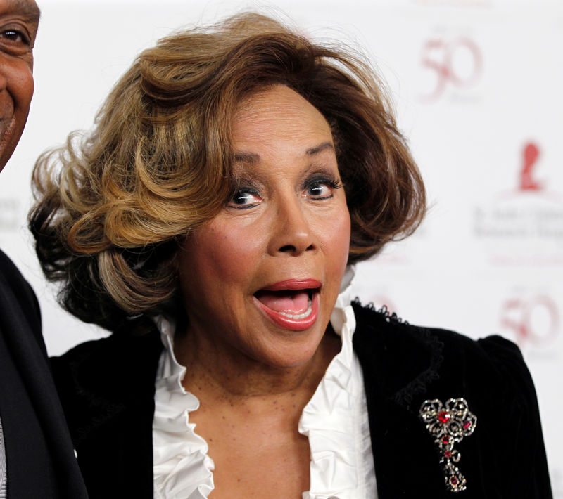 © Reuters. FILE PHOTO: Diahann Carroll poses at the benefit gala of St. Jude Children's Research Hospital in Beverly Hills