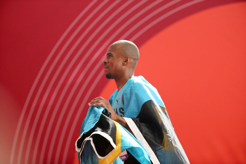 © Reuters. جاردنر يفوز بسباق 400 متر للرجال في بطولة العالم للقوى