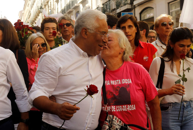 Partido do premiê de Portugal tem larga vantagem para eleição de domingo