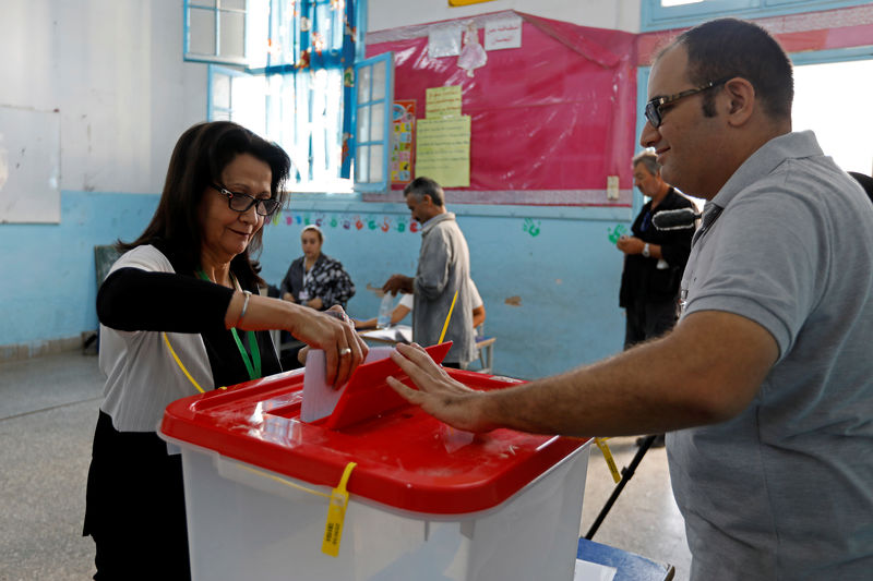 Tunísia elege parlamentares para responder aos problemas econômicos