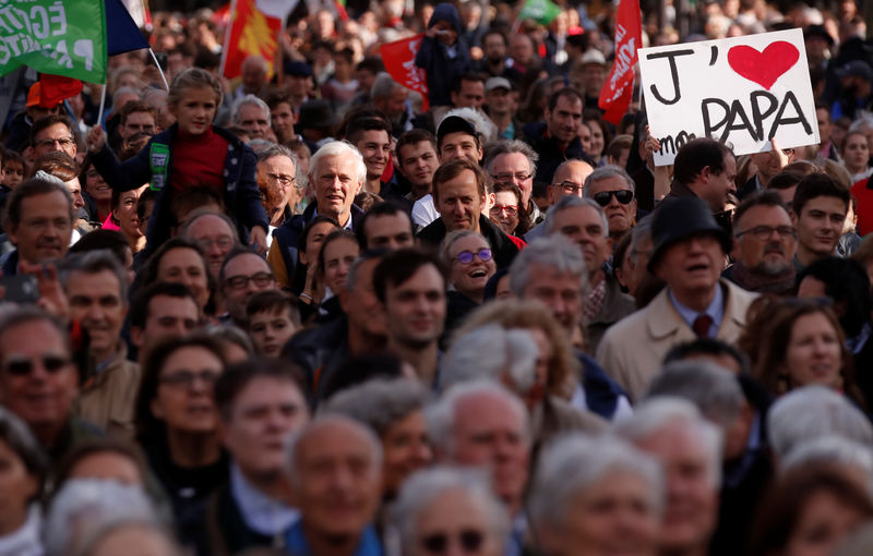 Thousands peacefully protest French IVF law, avoiding repeat of 2013 violence