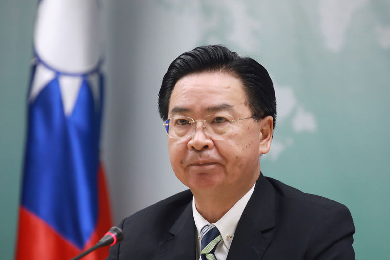 © Reuters. Taiwan Foreign Minister Joseph Wu attends a news conference announcing Taiwan's decision to terminate diplomatic ties with the Pacific island nation of Kiribati, in Taipei