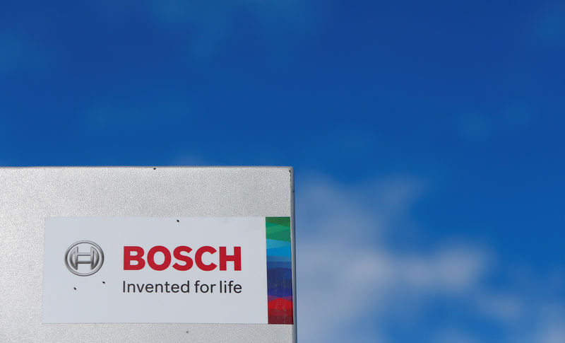 © Reuters. FILE PHOTO: Bosch logo is pictured in Renningen
