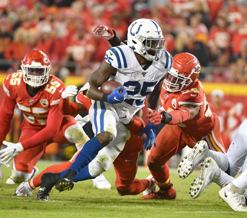 NFL roundup: Colts hand Chiefs first loss