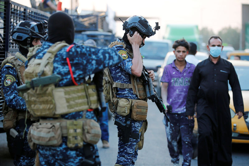 © Reuters. عدد قتلى احتجاجات العراق يقفز والاضطرابات تمتد لمدينة الصدر