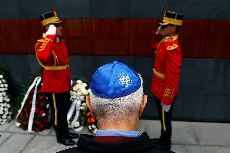 © Reuters. FILE PHOTO: Member of Romania's Jewish community lays a wreath during ceremonies at Holocaust memorial in Bucharest