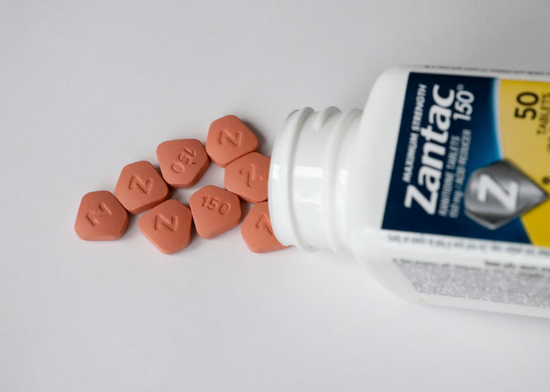 © Reuters. FILE PHOTO: Zantac heartburn pills are seen in this picture illustration