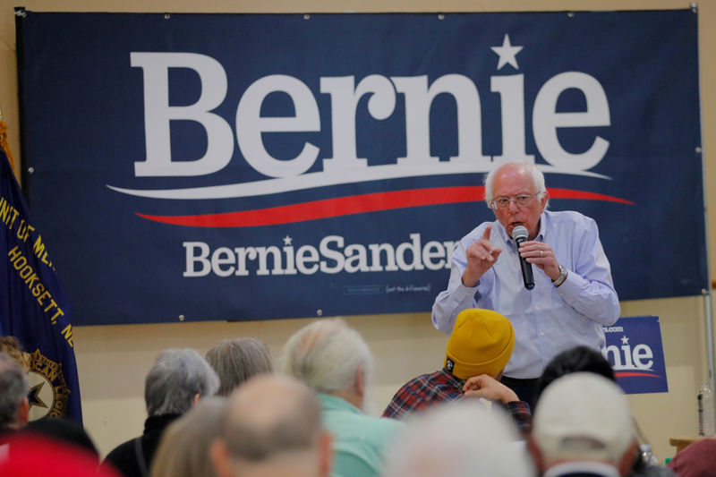 © Reuters. FILE PHOTO: Democratic 2020 U.S. presidential candidate Sanders speaks at a campaign stop in Hooksett