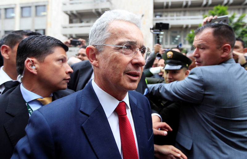 El expresidente Uribe comparece ante la justicia colombiana acusado de manipular testigos