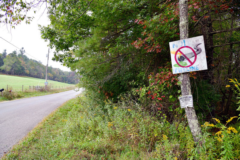 © Reuters. A landowner's sign denouncing the Mountain Valley Pipeline near Bent Mountain, Virginia