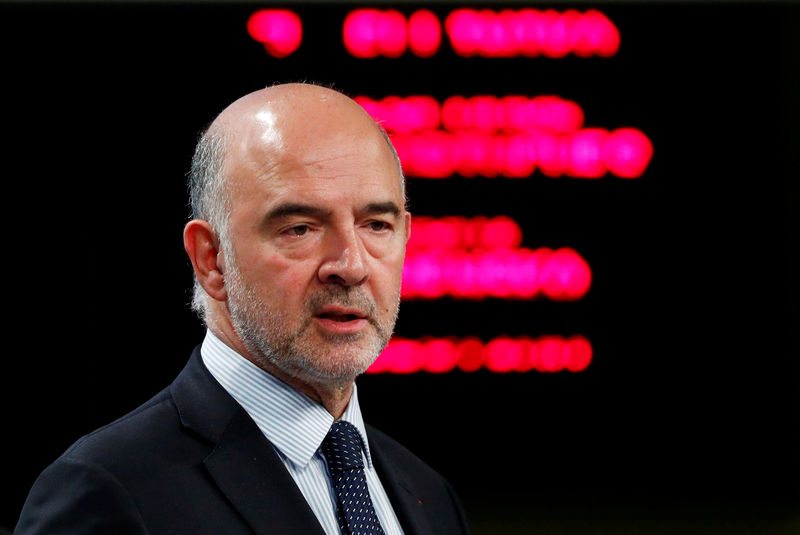 © Reuters. Comisario de la UE Moscovici en Bruselas