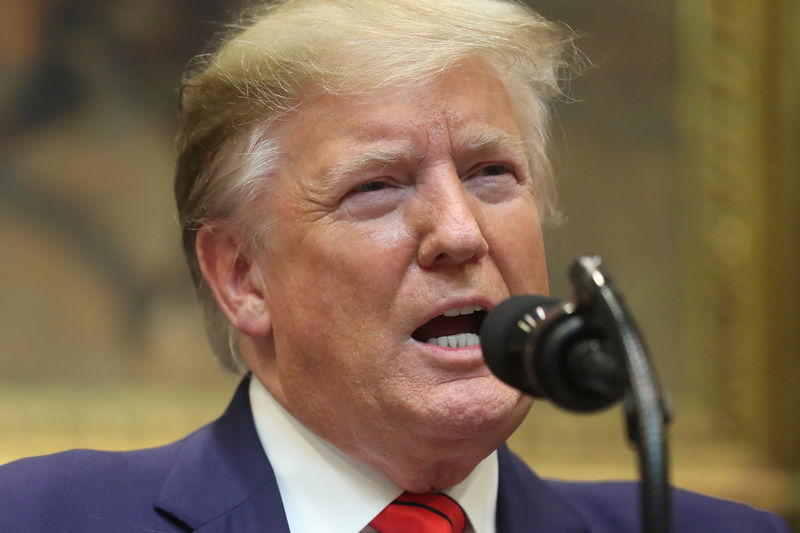 © Reuters. U.S. President Trump speaks to reporters at the White House in Washington