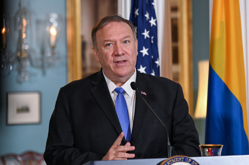 © Reuters. U.S. Secretary of State Pompeo delivers statements at the State Department in Washington