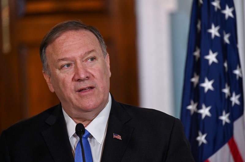 © Reuters. U.S. Secretary of State Pompeo delivers statements at the State Department in Washington