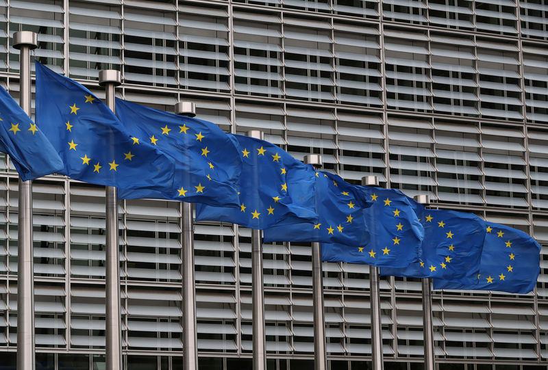 © Reuters. European Union flags fly near the European Commission headquarters in Brussels