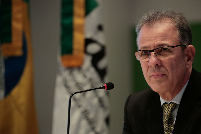 © Reuters. Ministro das Minas e Energia, Bento Albuquerque, em entrevista coletiva no Rio de Janeiro