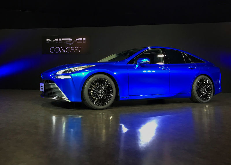 Toyota revela versão redesenhada de sedã movido a célula de hidrogênio para enfrentar Tesla