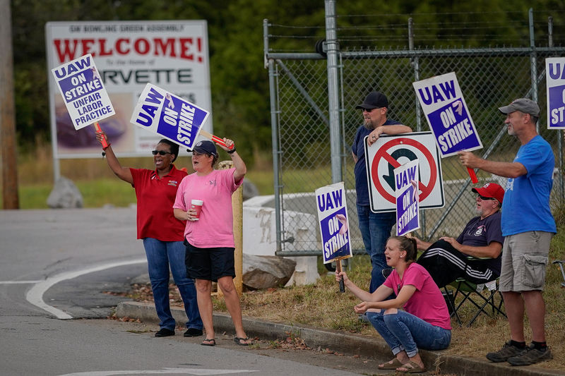 GM, UAW clash over how to reach deal to end lengthy strike