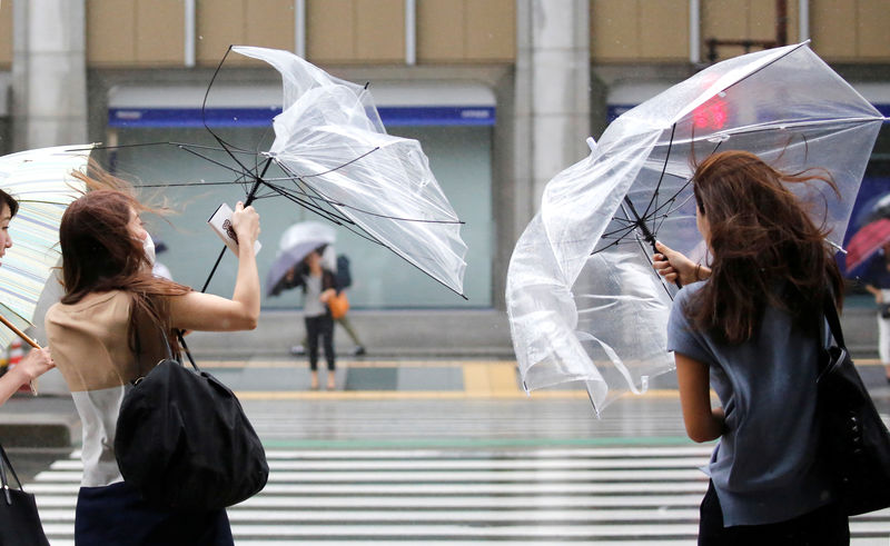 © Reuters. 情報ＢＯＸ：台風19号、各社の対応