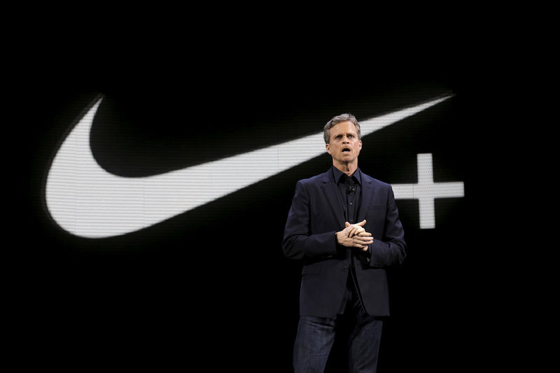 © Reuters. FILE PHOTO: Nike CEO Mark Parker speaks during a launch event in New York