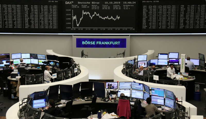 © Reuters. FILE PHOTO: The German share price index DAX graph at the stock exchange in Frankfurt