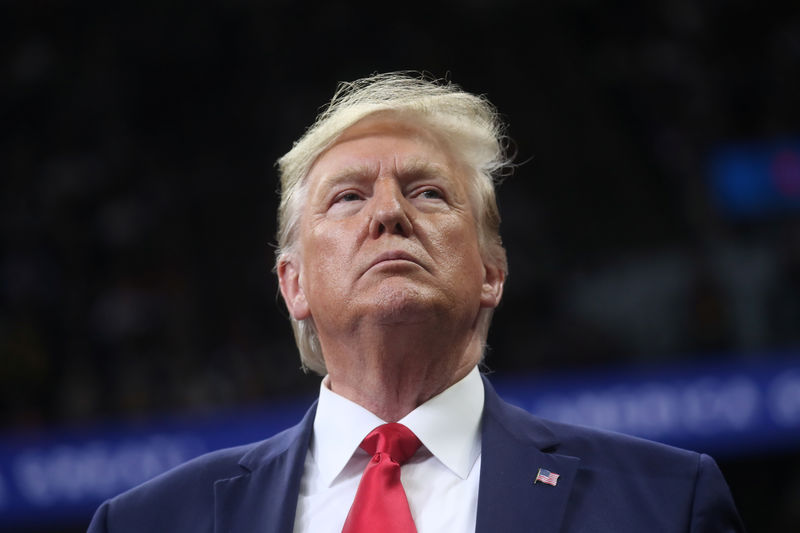 © Reuters. U.S. President Donald Trump holds a campaign rally in Minneapolis