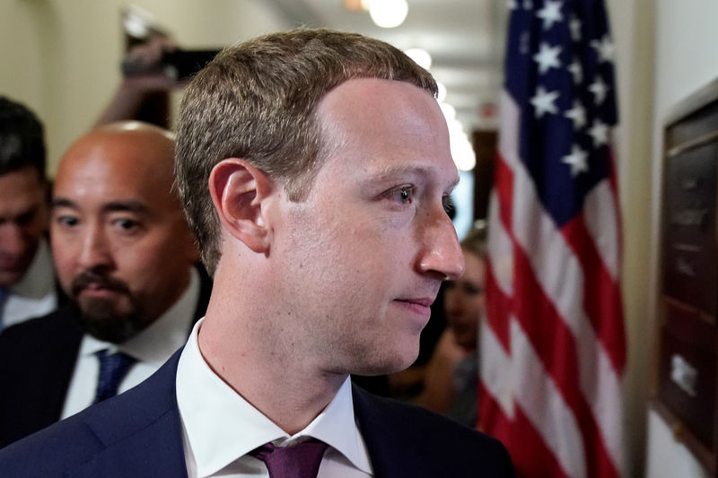 © Reuters. FILE PHOTO: Facebook CEO Zuckerberg visits members of Congress on Capitol Hill in Washington