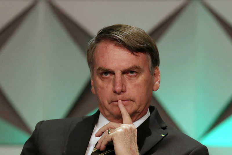 Bolsonaro e parlamentares do PSL requerem informação sobre finanças do partido