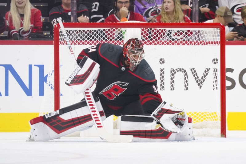 NHL roundup: Hurricanes make history with win