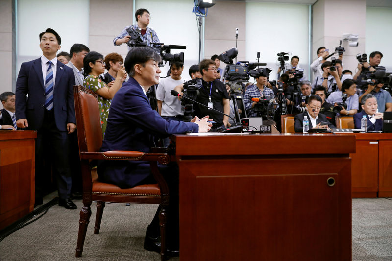Scandal over justice minister galvanizes South Koreans at protests
